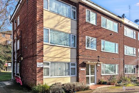 1 bedroom flat to rent, Woodside Court, Southampton, SO17