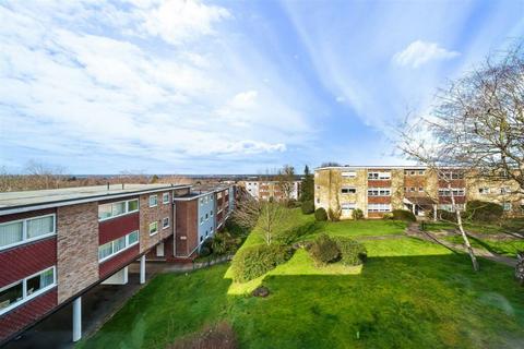 3 bedroom flat for sale, Ivinghoe Road, Bushey, WD23