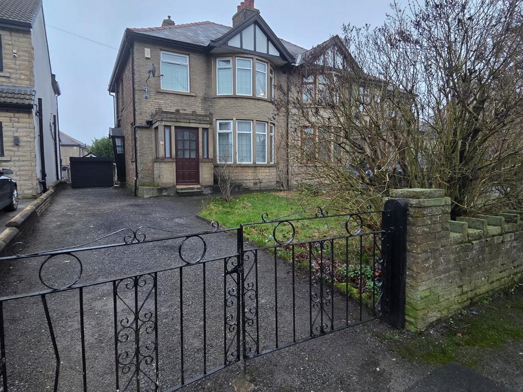 56 Moore Avenue, Bradford, BD6 3 HU