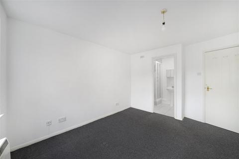 2 bedroom flat to rent, CHAMBERLAYNE AVENUE, WEMBLEY