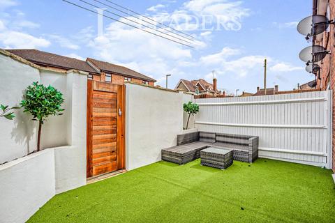 undefined, Gordon Close, RH16