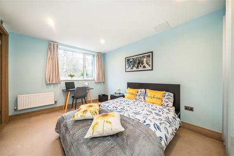 3 bedroom house for sale, Printers Road, London SW9