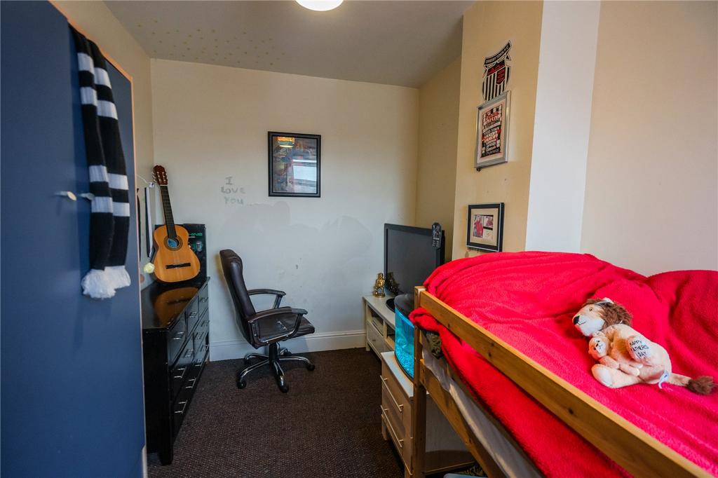 Bedroom 2 (2)