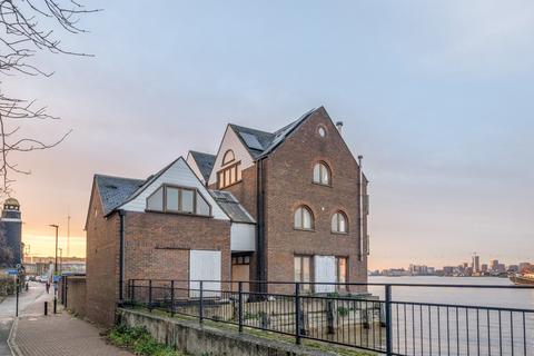 4 bedroom end of terrace house for sale, Riverside, London