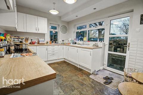 undefined, Manor Rise, Maidstone