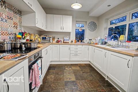 undefined, Manor Rise, Maidstone