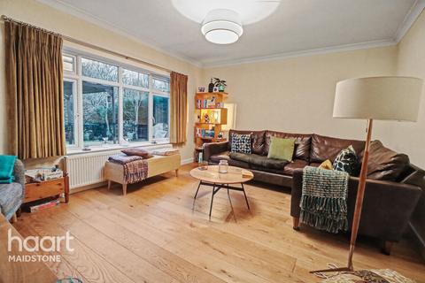 4 bedroom chalet for sale, Manor Rise, Maidstone