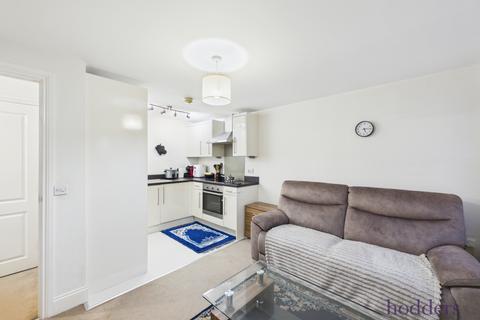 1 bedroom apartment for sale, Crouch Oak Lane, Addlestone, Surrey, KT15