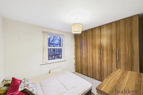 1 bedroom apartment for sale, Crouch Oak Lane, Addlestone, Surrey, KT15