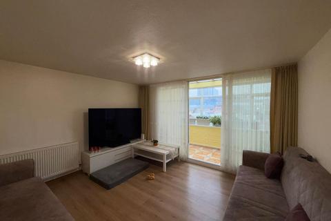 3 bedroom flat for sale, 3 bedroom Flat in Tiverton Road, London, N15 Area
