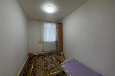 3 bedroom flat for sale, 3 bedroom Flat in Tiverton Road, London, N15 Area