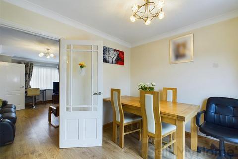 4 bedroom detached house for sale, The Paddocks, Undy