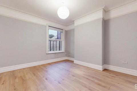 3 bedroom terraced house for sale, Stratford Road, Milton Keynes MK12
