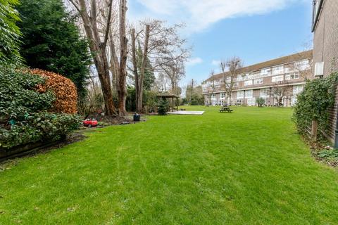 2 bedroom flat for sale, Goral Mead, Rickmansworth WD3