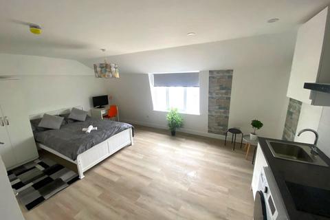Studio to rent, Camberwell Road, Camberwell SE5