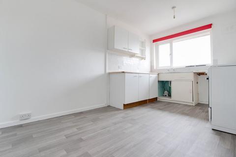 2 bedroom flat to rent, St. John Road, Swindon SN4