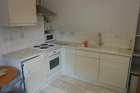 1 bedroom flat to rent, 2 Carter Court, London EC4V