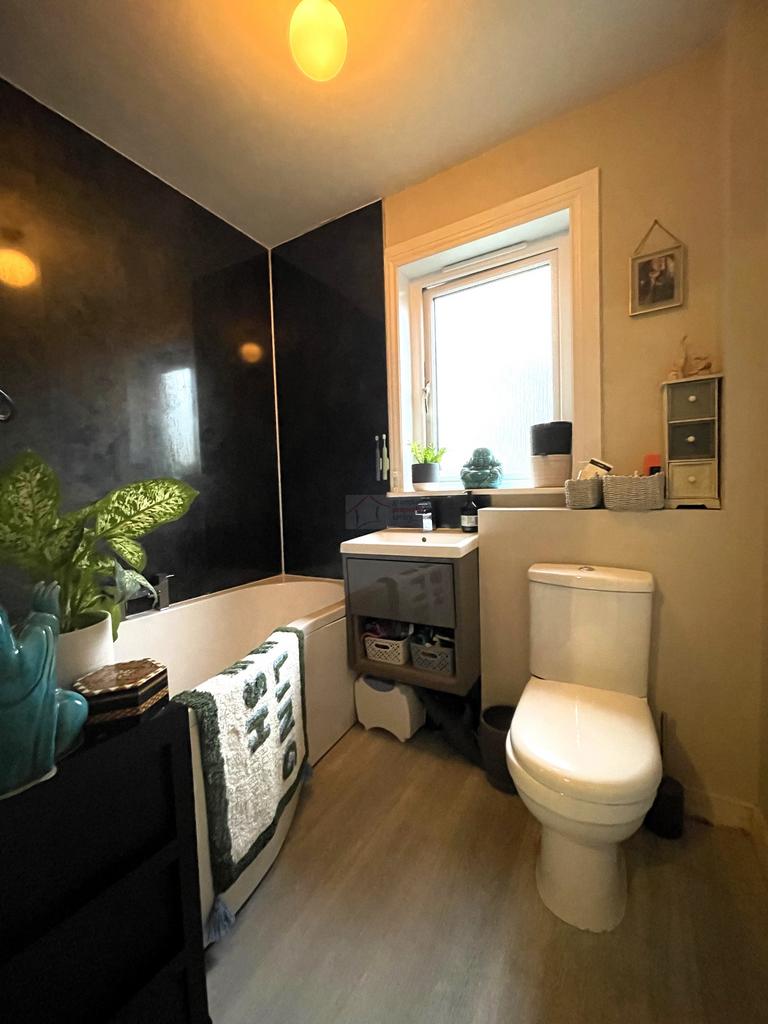 Bathroom.JPG