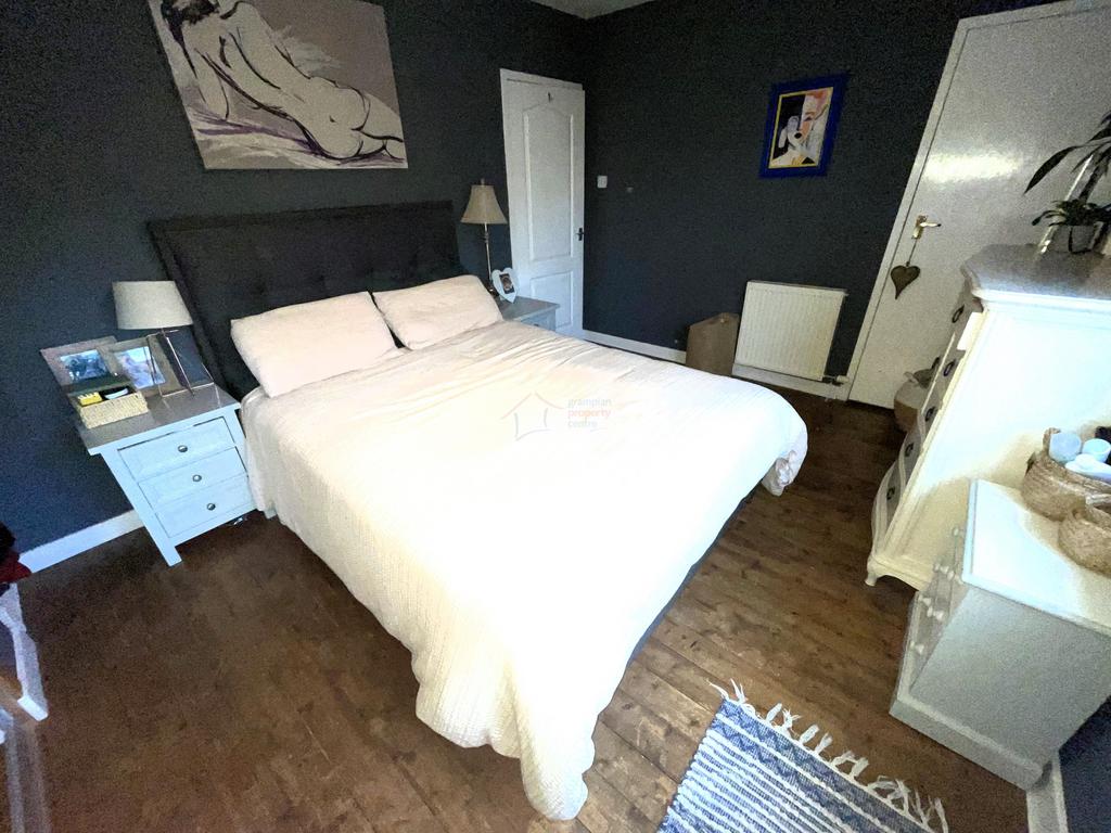 Bedroom 1b.JPG