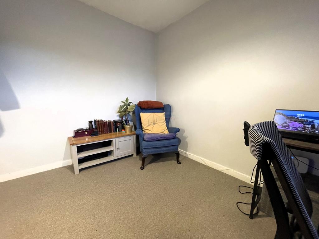 Bedroom 3b.JPG