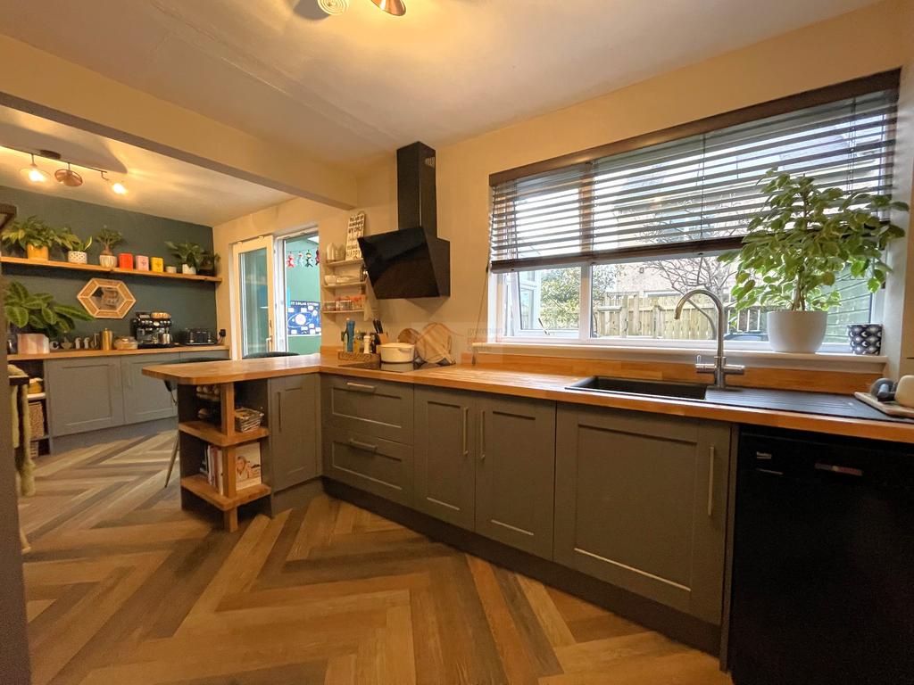 Kitchen a.JPG