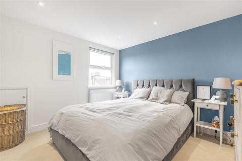 3 bedroom flat for sale, Paynesfield Avenue, East Sheen, SW14