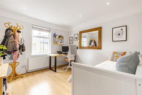 3 bedroom flat for sale, Paynesfield Avenue, East Sheen, SW14