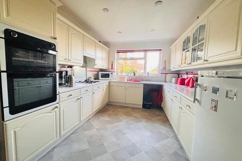 4 bedroom detached house for sale, Hall Lane, Shenfield, Brentwood, CM15