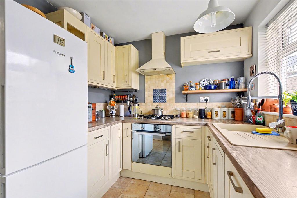 Kitchen 2.jpeg