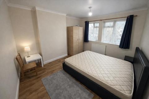 Whiteheart Avenue, Middlesex UB8