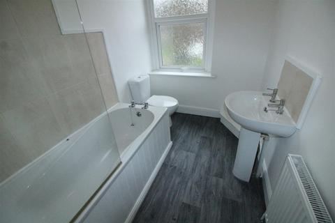 1 bedroom end of terrace house for sale, Staincliffe Road, Dewsbury