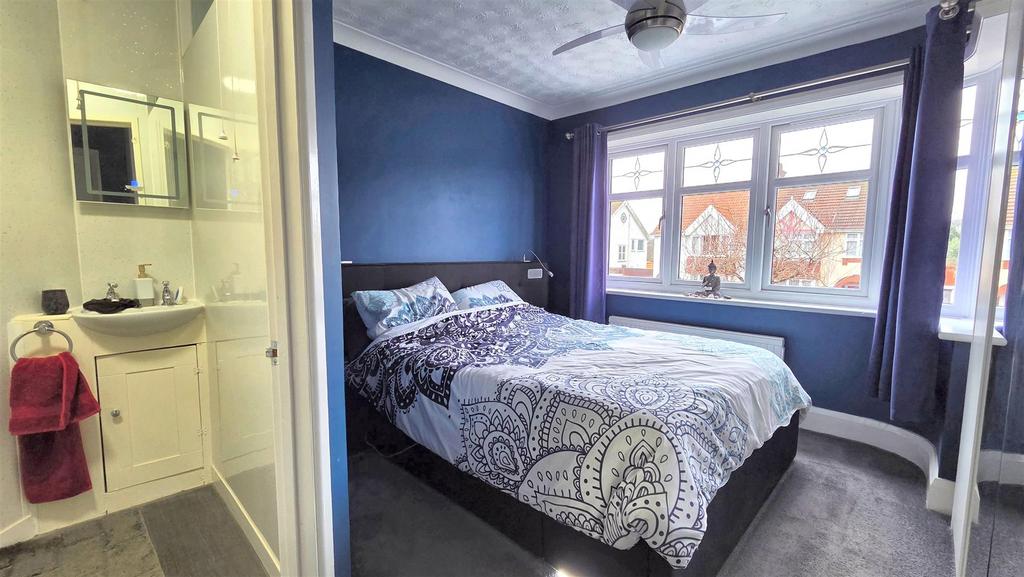 Master Bedroom (Plus En Suite)