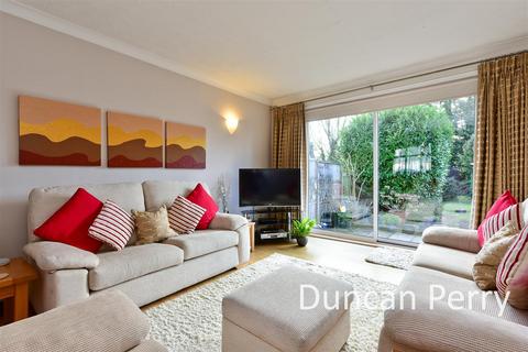 2 bedroom semi-detached bungalow for sale, Elmfield Road, Potters Bar EN6
