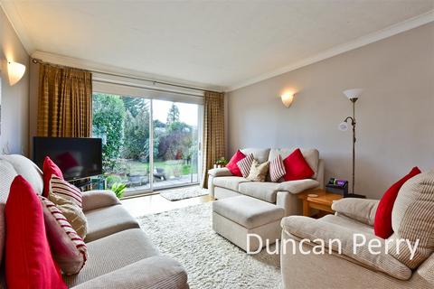 2 bedroom semi-detached bungalow for sale, Elmfield Road, Potters Bar EN6