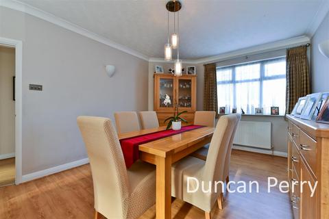 2 bedroom semi-detached bungalow for sale, Elmfield Road, Potters Bar EN6
