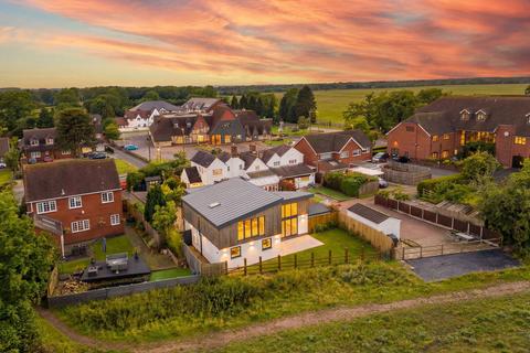 3 bedroom detached house for sale, Stratford Road, Hockley Heath, B94 6NW