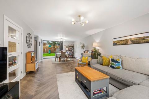 Brackley, WEYBRIDGE, KT13