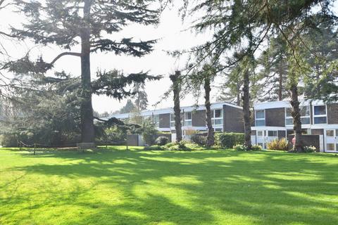 4 bedroom terraced house for sale, Brackley, Weybridge, KT13