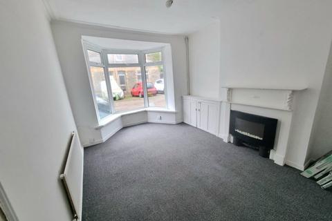 4 bedroom end of terrace house to rent, Gilbert Street, Barry, CF63
