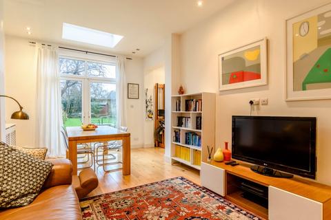 2 bedroom flat for sale, Avondale Avenue, London, N12