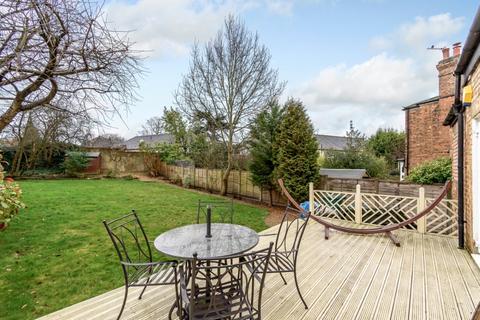 2 bedroom flat for sale, Avondale Avenue, London, N12