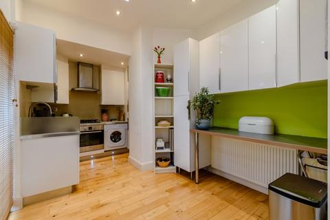 2 bedroom flat for sale, Avondale Avenue, London, N12