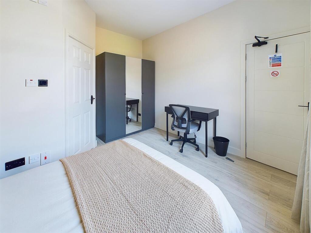 Bright, modern double bedroom with neutral deco...
