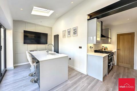 3 bedroom semi-detached house for sale, Silverdale Avenue, Irlam, M44