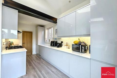 3 bedroom semi-detached house for sale, Silverdale Avenue, Irlam, M44