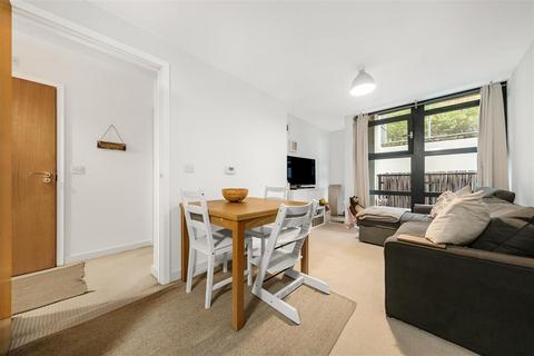 1 bedroom flat to rent, Scott Avenue, SW15