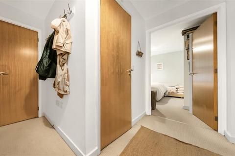 1 bedroom flat to rent, Scott Avenue, SW15