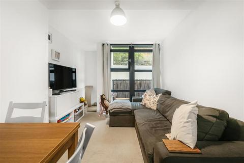 1 bedroom flat to rent, Scott Avenue, SW15