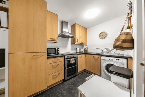 1 bedroom flat to rent, Scott Avenue, SW15
