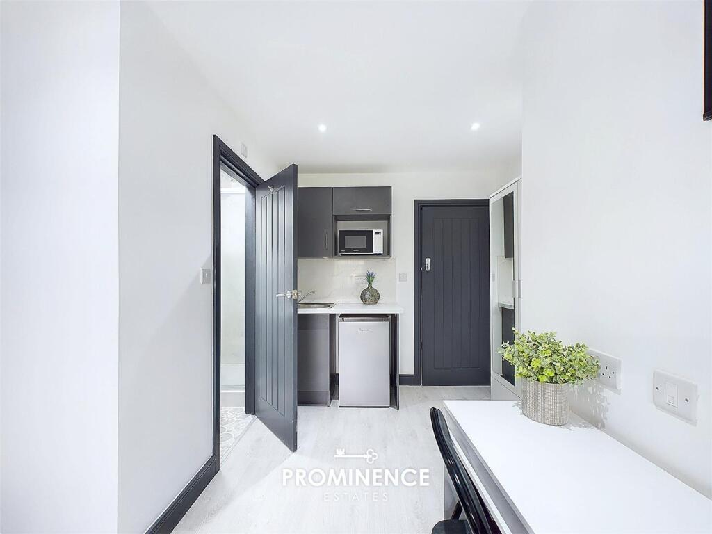 Bright, modern single bedroom with a clean whit...